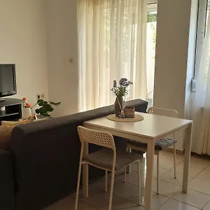Appartement Cozy Flat Close To The Airport/port And Center, Nea Alikarnassos